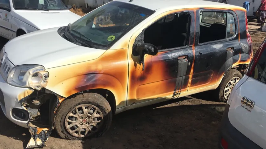 Imagem ilustrativa da imagem Seis carros da Prefeitura de Santo Estevão são incendiados