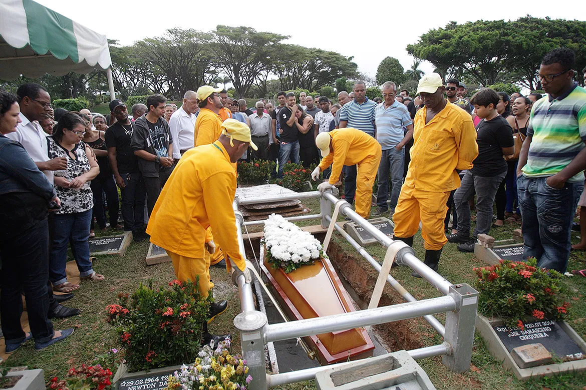 Velório e enterro ocorreram no cemitério Jardim da Saudade, localizado no bairro de Brotas, na tarde desta sexta-feira, 25