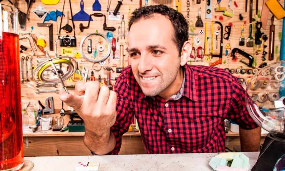 O jornalista Iberê Thenório é um dos criadores do "Manual Do Mundo"