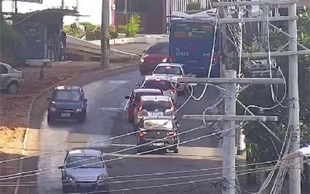 Coletivo bloqueou parte do trânsito na ladeira
