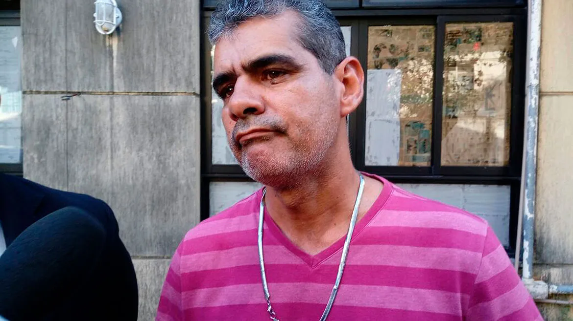 O homem negou qualquer acariciamento em algum lugar do corpo da garota