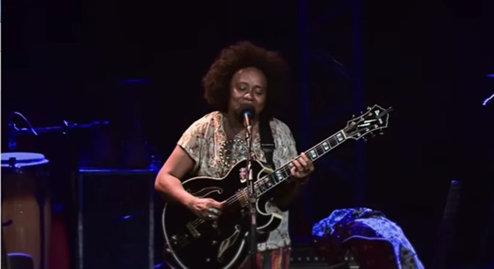 Um dos grandes discos de 2015 reabre mais um ciclo na noite desta sexta-feira, 25