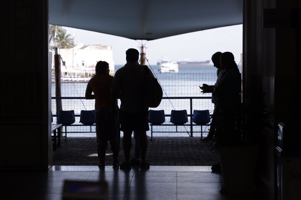 Bebê de seis meses é sepultado após naufrágio em Mar Grande