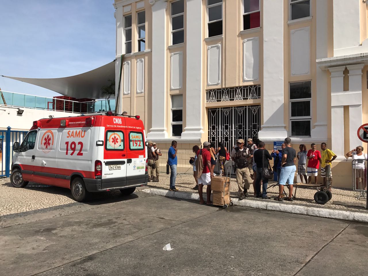 Bebê de seis meses é sepultado após naufrágio em Mar Grande