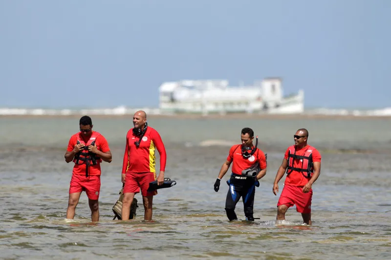 Busca por desaparecidos em naufrágio é retomada em Mar Grande