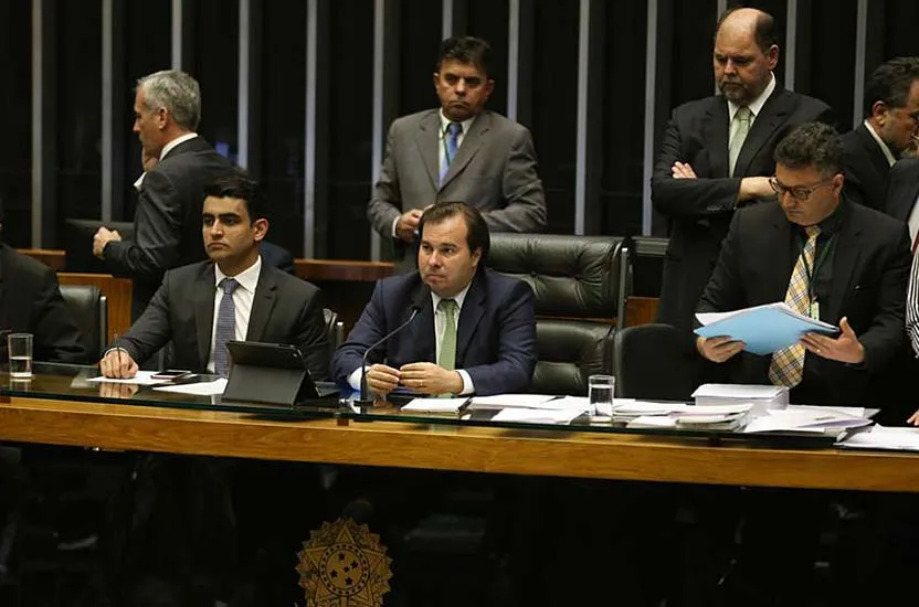Deputados se reúnem nesta quarta-feira, 25, para votar denúncia contra Temer e ministros