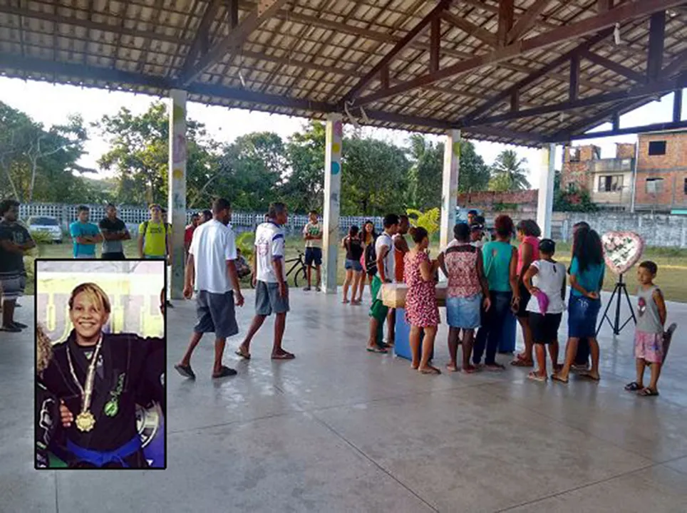 Corpo de Aline foi velado por parentes e amigos na sede da ONG que ela representava