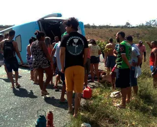 Motorista diz à polícia que perdeu controle do ônibus na BA-421