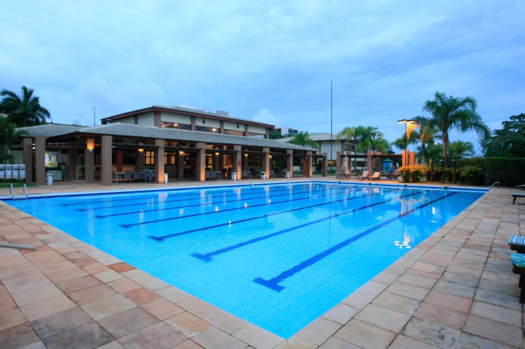 Piscina no Alphaville, empreendimento de alto padrão