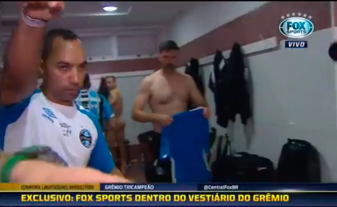 Segurança pediu para equipe se afastar após jogadores serem filmados sem roupas