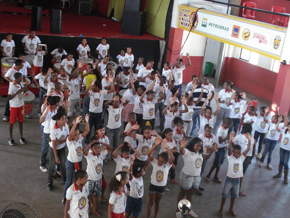 Alunos da Band’Erê, atividade da agremiação que forma jovens em música e está parada desde o ano passado