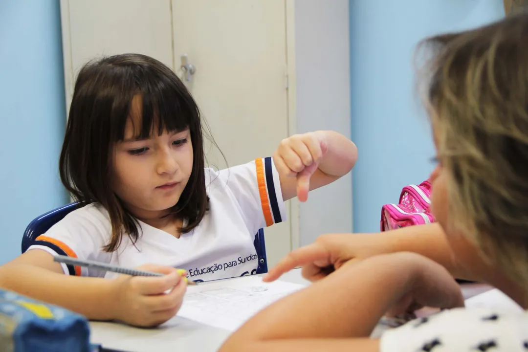 Aluna do Centro de Educação para Surdos Rio Branco (SP), uma das entidades que buscam manter e ampliar o debate proposto pelo Enem