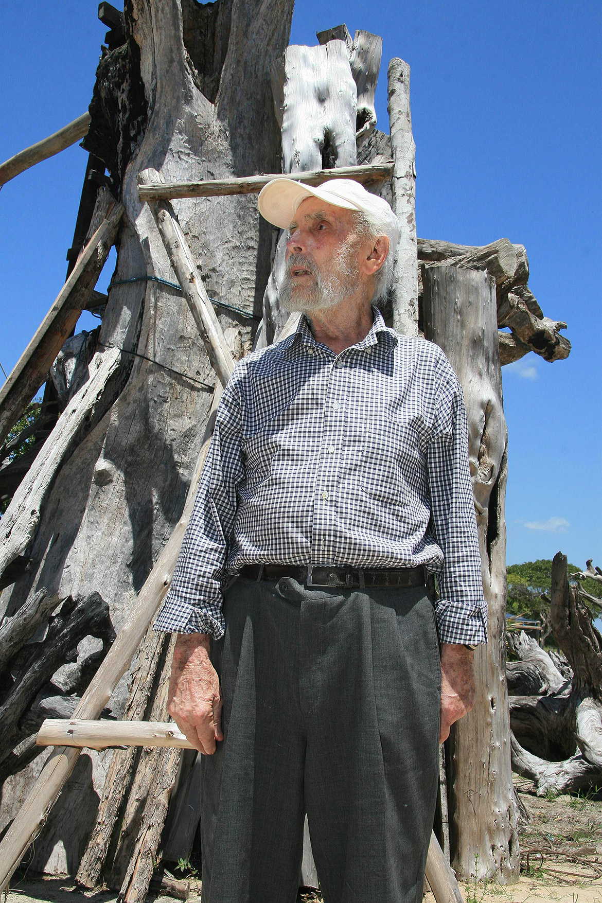 Morre, aos 96 anos, o escultor Frans Krajcberg