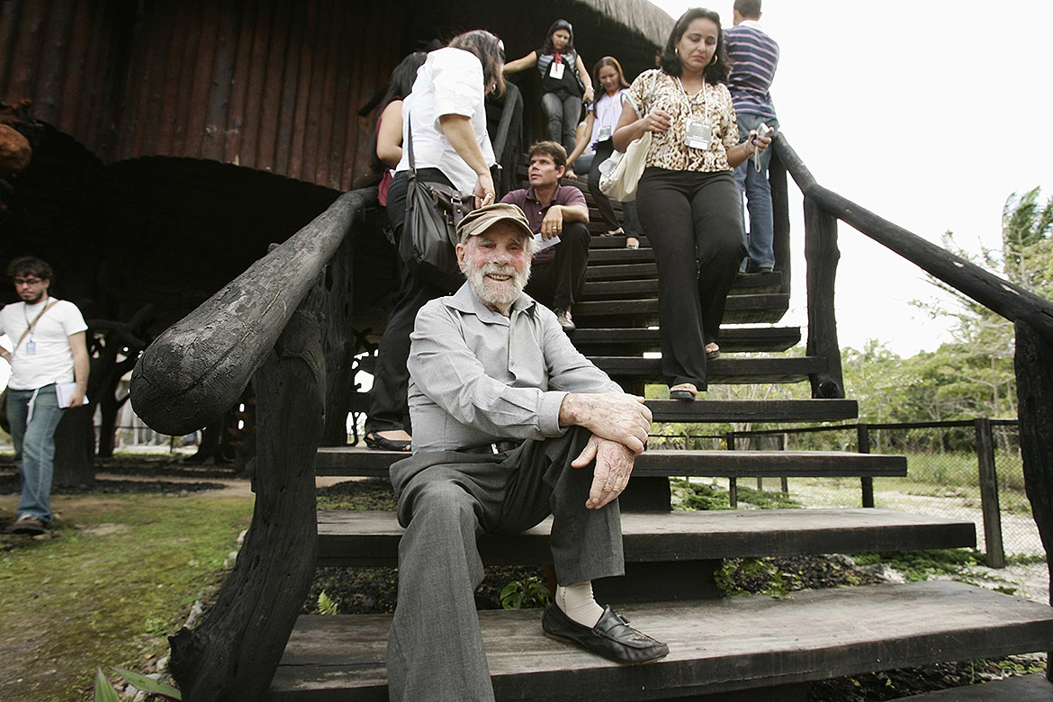 Morre, aos 96 anos, o escultor Frans Krajcberg