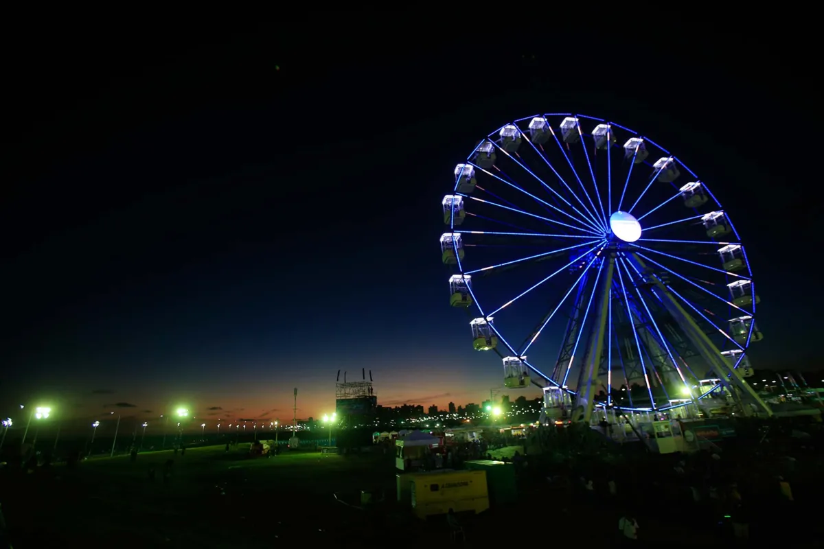 Roda gigante é uma das atrações do Festival Virada Salvador, na Boca do Rio