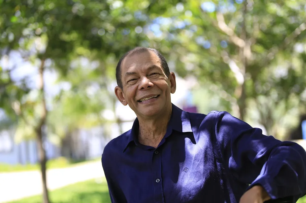 O premiado ator baiano está em cartaz com "Um Vânia", de Tchekhov