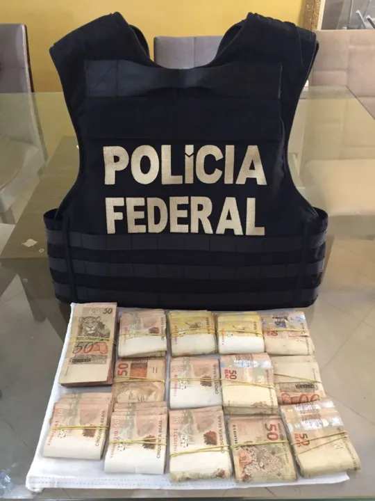 Durante a operação, a PF apreendeu R$ 22 mil em dinheiro