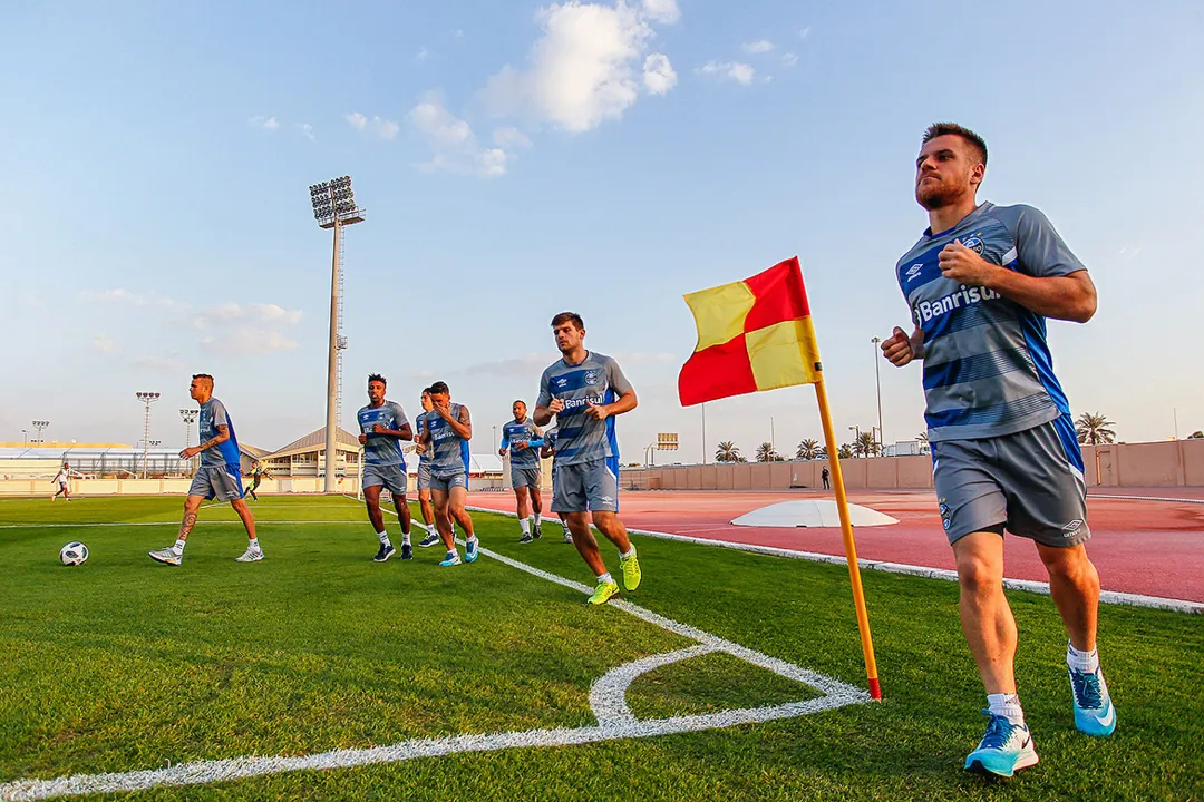 Feliz da vida no Mundial Jael, escondido no fundo da foto, treinou o tempo todo com um sorriso no rosto
