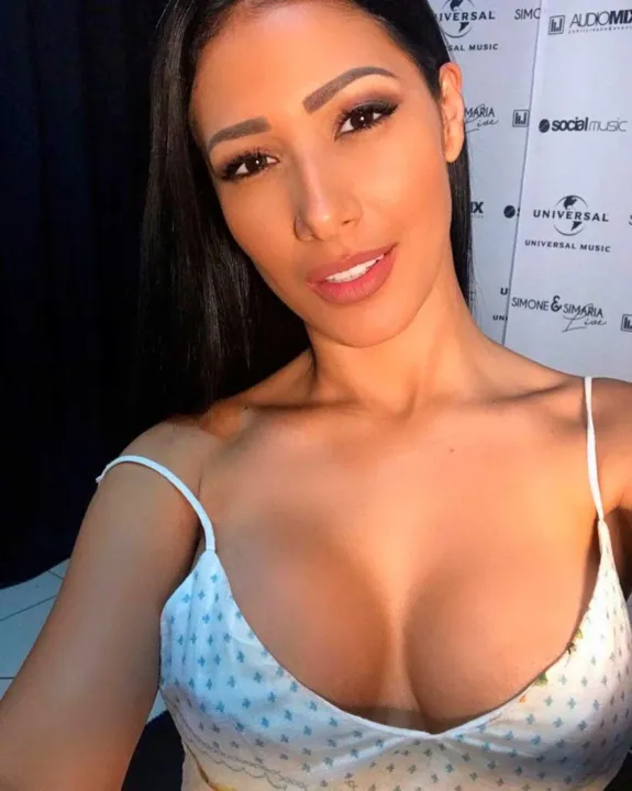 Cantora fez a revelação durante uma entrevista para a Playboy