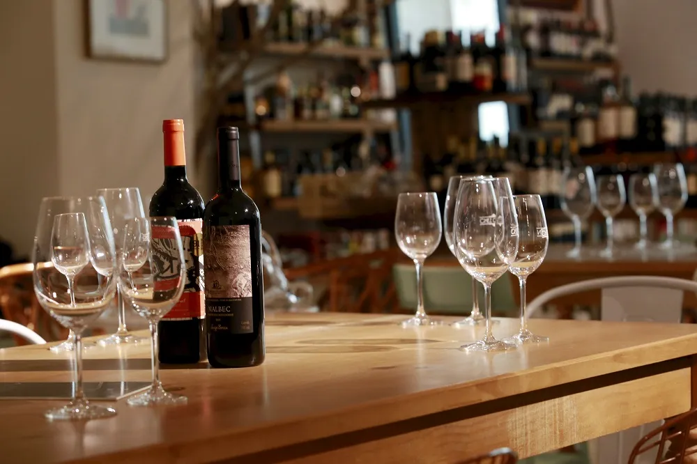 Salvador tem mais de 20 lojas especializadas em vinho, metade delas com wine bar. Na foto, o Chez Cohen, no Salvador Shopping