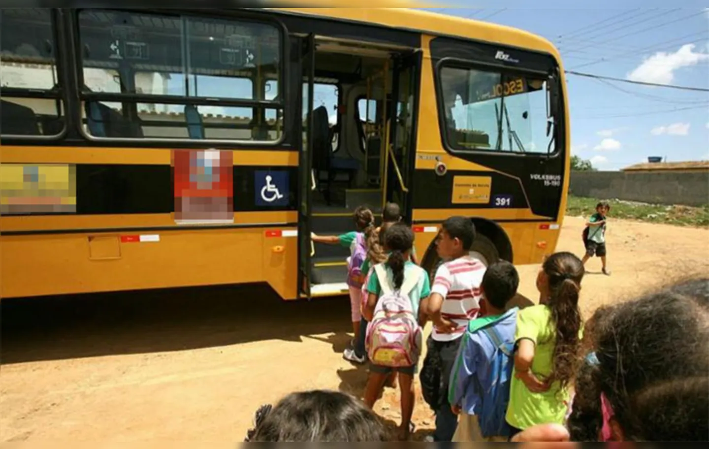 Foram identificadas irregularidades na licitação do transporte escolar | Foto: Joá Souza | Ag. A TARDE