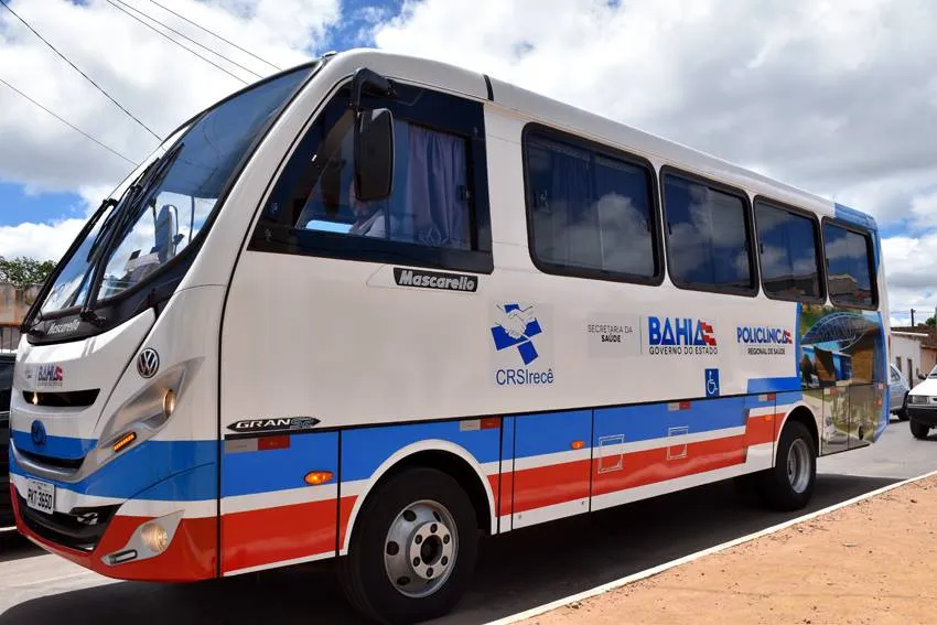O ônibus atenderá, de forma gratuita e exclusiva, as pessoas que forem utilizar os serviços de saúde pré-agendados na policlínica, em Irecê