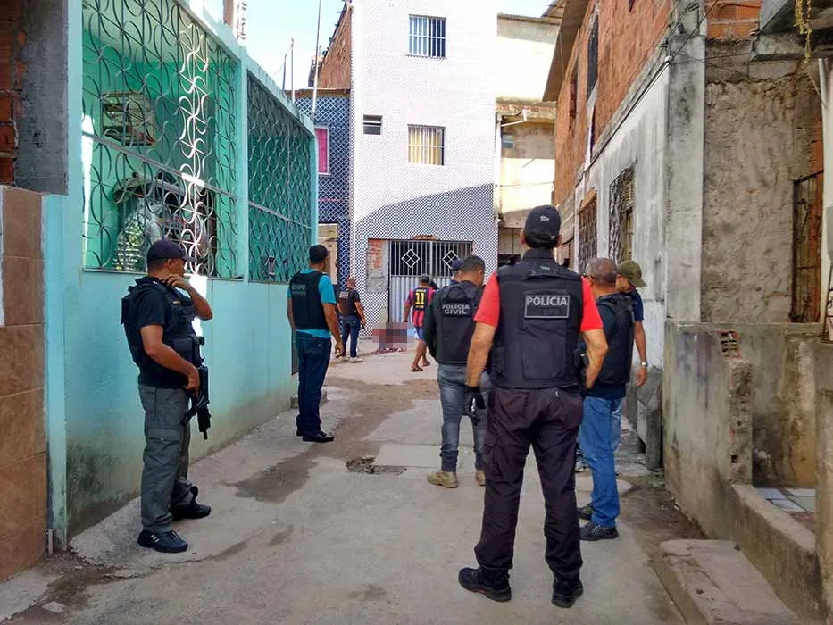 Amigos foram executados antes de deixarem as imediações da residência