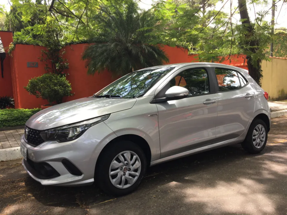 O motor é o 1.0 de três cilindros que desenvolve 77cv de potência