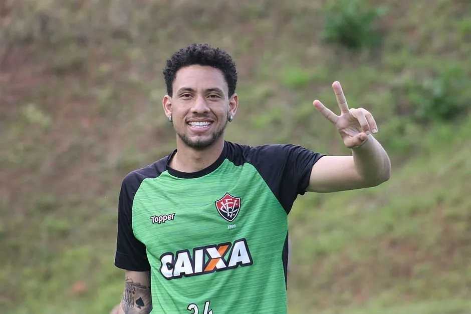 Goleiro foi emprestado pelo Vitória ao Guarani