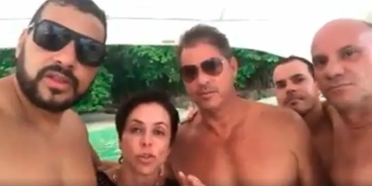 Cristiane Brasil gravou um vídeo a bordo de uma lancha, acompanhada de amigos em trajes de banho