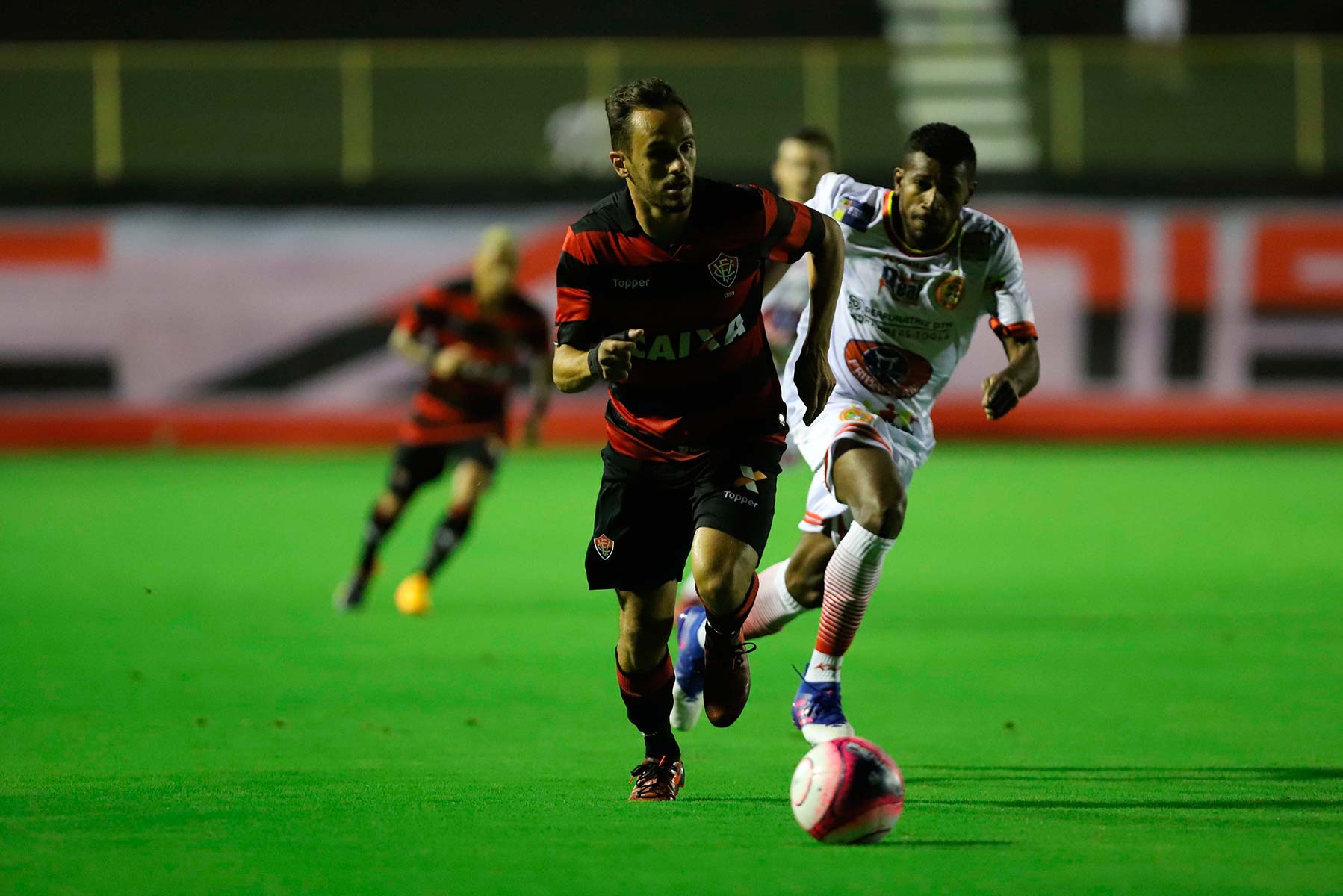 Com gol no final do 2º tempo, Vitória empata na estreia do Baianão