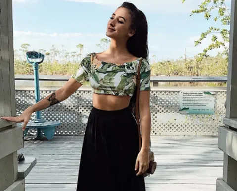 Mari Nolasco ganha destaque na página da banda Maroon 5