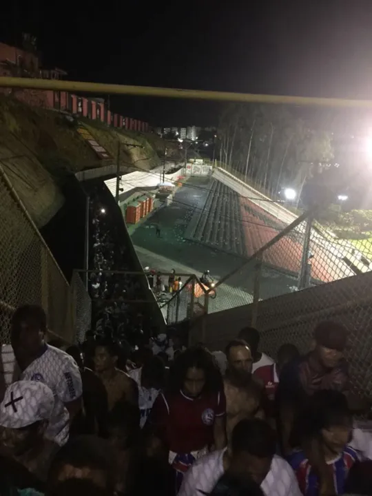 Torcedores reclamam da estrutura do Barradão