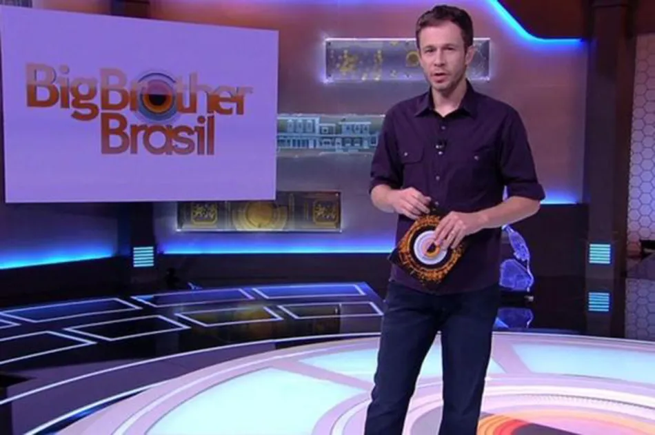 Apresentador apareceu depois da meia noite para consertar o erro