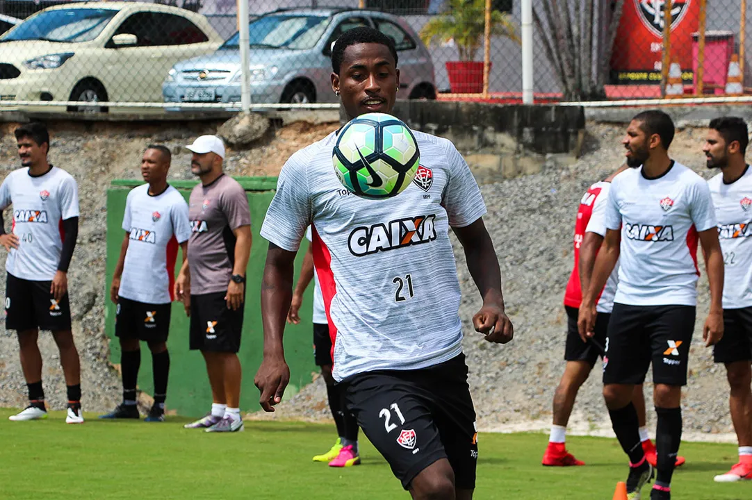 O gol marcado do meio-campo foi o segundo de Denilson com a camisa do Vitória