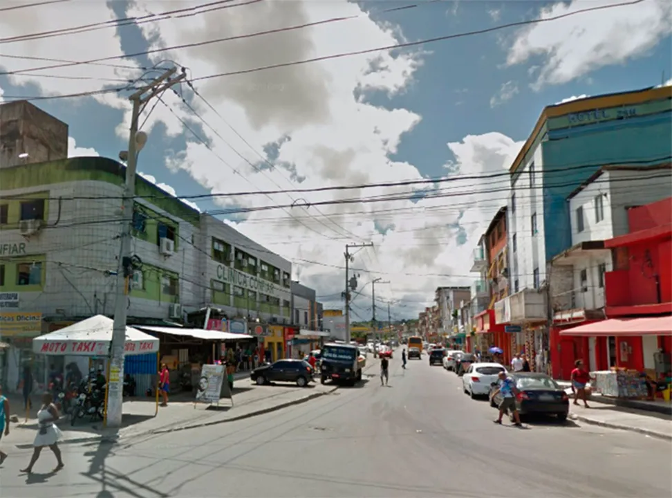 Hotel atingido pelo fogo fica na avenida São Luíz, em Paripe