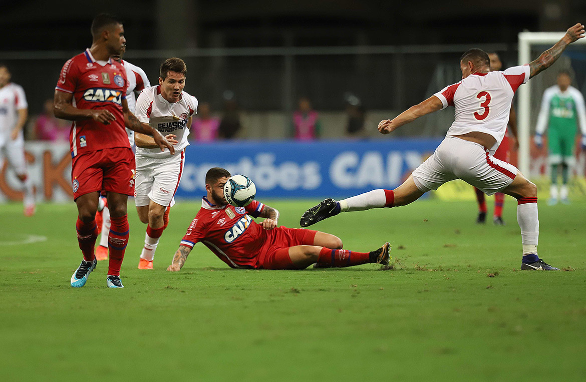Com direito a dancinha, Bahia vence o Náutico pela Copa do Nordeste