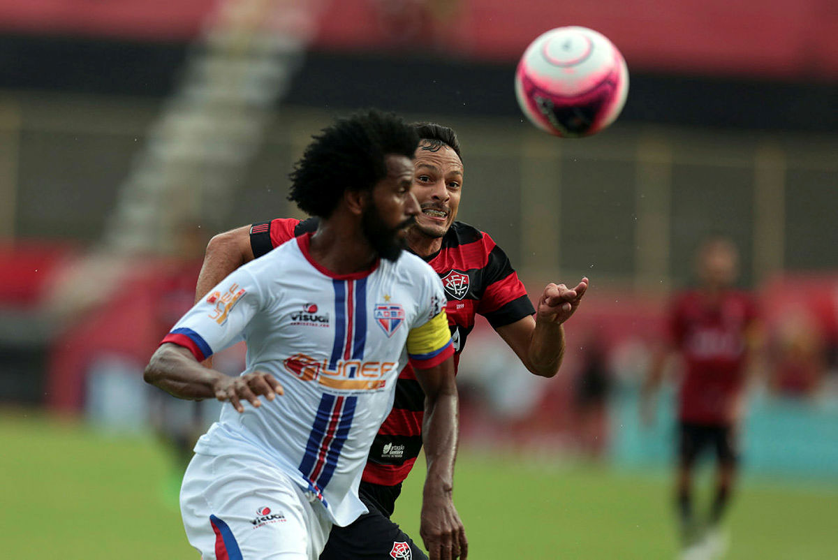 Vitória "acorda" no segundo tempo e goleia o Bahia de Feira