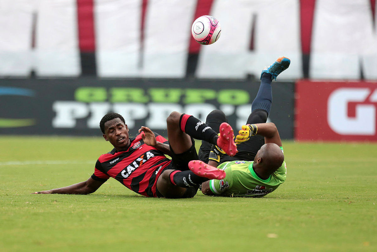 Vitória "acorda" no segundo tempo e goleia o Bahia de Feira