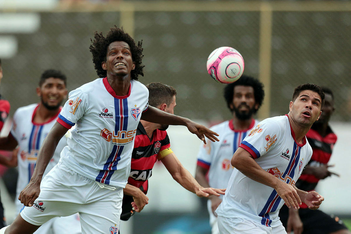 Vitória "acorda" no segundo tempo e goleia o Bahia de Feira