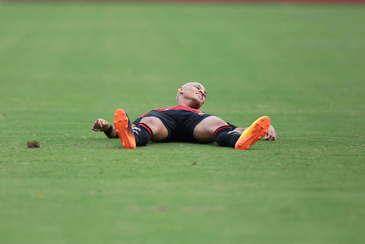 Vitória "acorda" no segundo tempo e goleia o Bahia de Feira