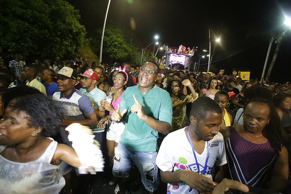 Léo Santana comanda público do Pipoco