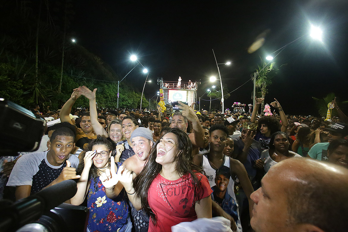 Léo Santana comanda público do Pipoco