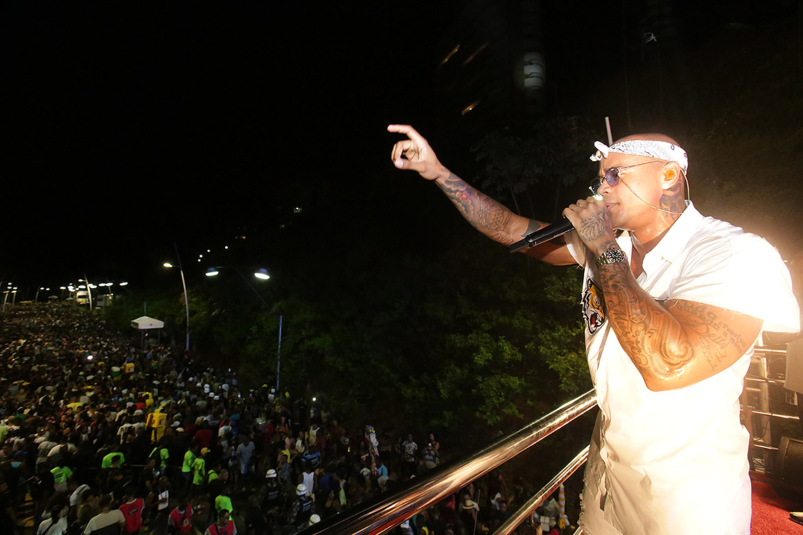 Léo Santana comanda público do Pipoco