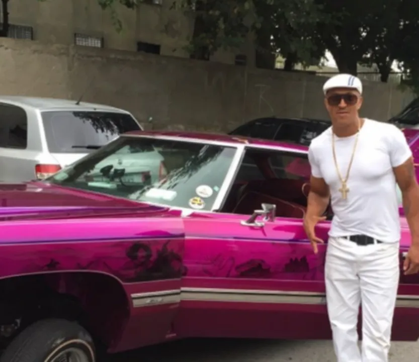 Cantor dirigiu um carro da categoria 'lowrider'
