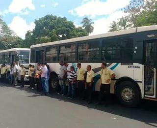 Rodoviários de Camaçari paralisam atividades e protestam contra demissões