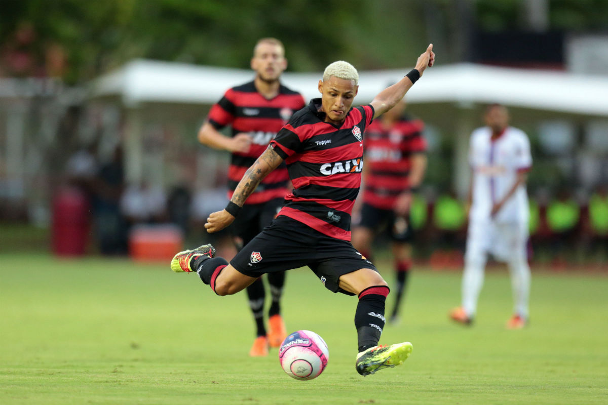 Com dois gols de Neilton, Leão vence o Bahia de Feira e se classifica para final