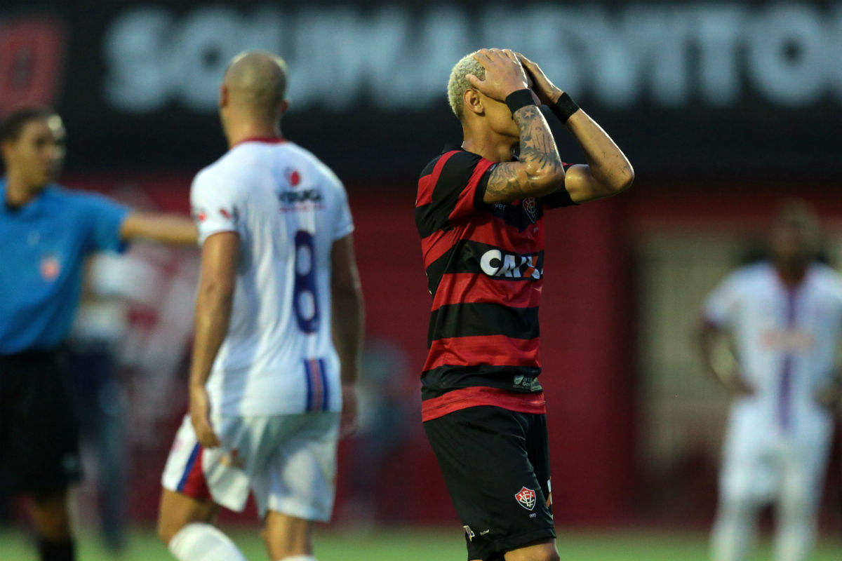 Com dois gols de Neilton, Leão vence o Bahia de Feira e se classifica para final