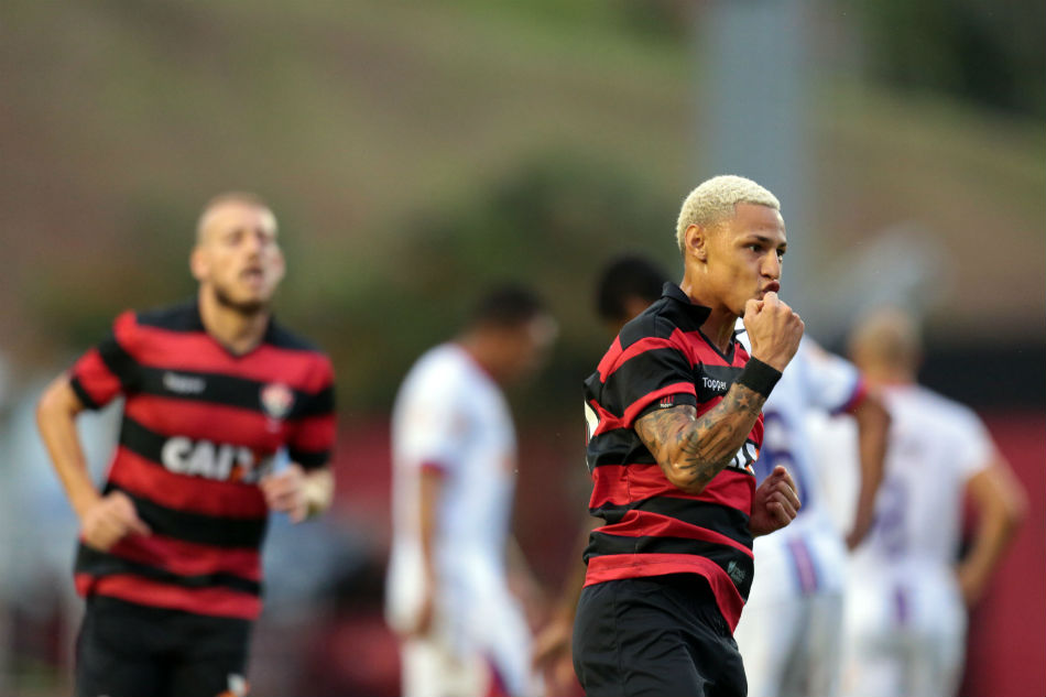 Com dois gols de Neilton, Leão vence o Bahia de Feira e se classifica para final