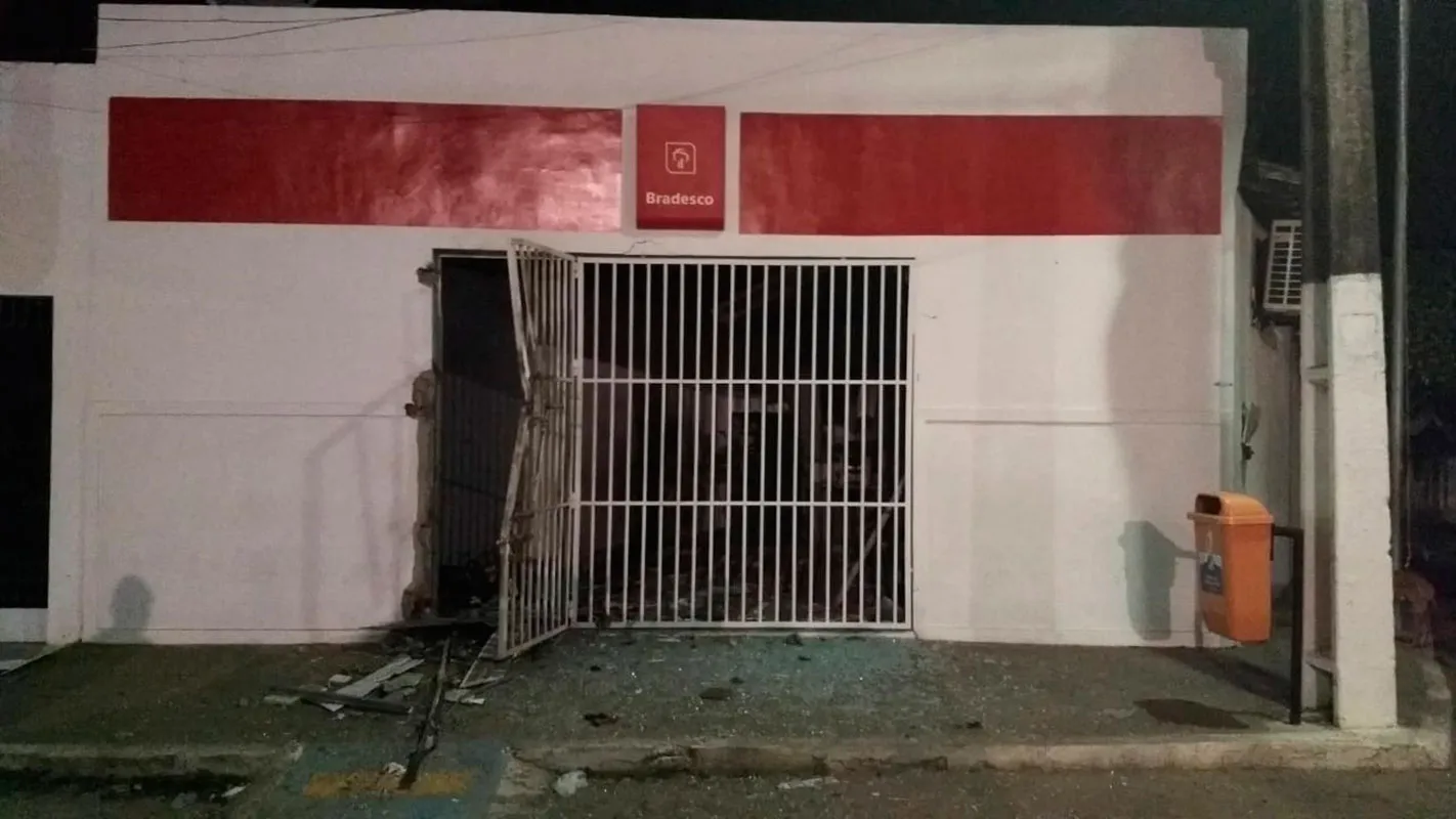 Imagem ilustrativa da imagem Bandidos explodem banco Bradesco no município de Elísio Medrado